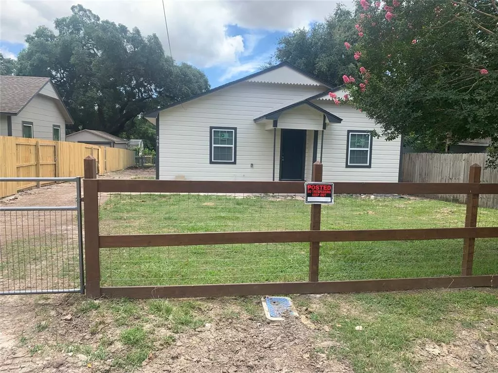 Highlands, TX 77562,905 San Jacinto ST