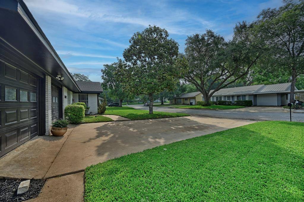 Brenham, TX 77833,507 Sandra DR