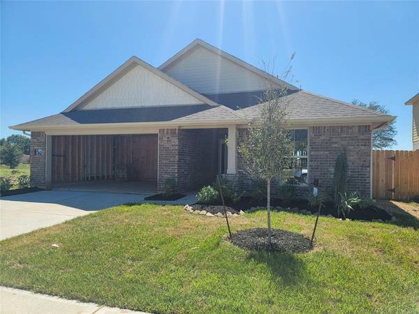 6 Lago CT, Angleton, TX 77515