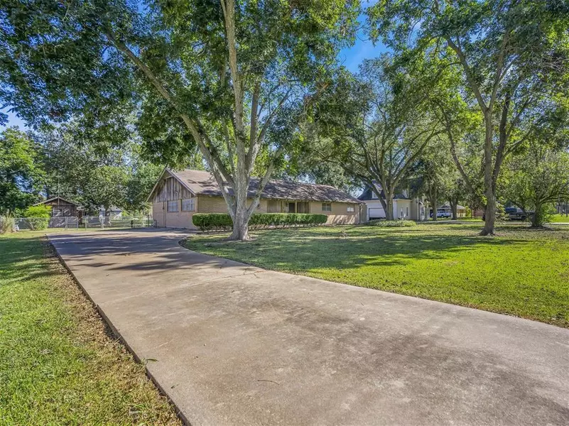 418 Neal RD, Wharton, TX 77488