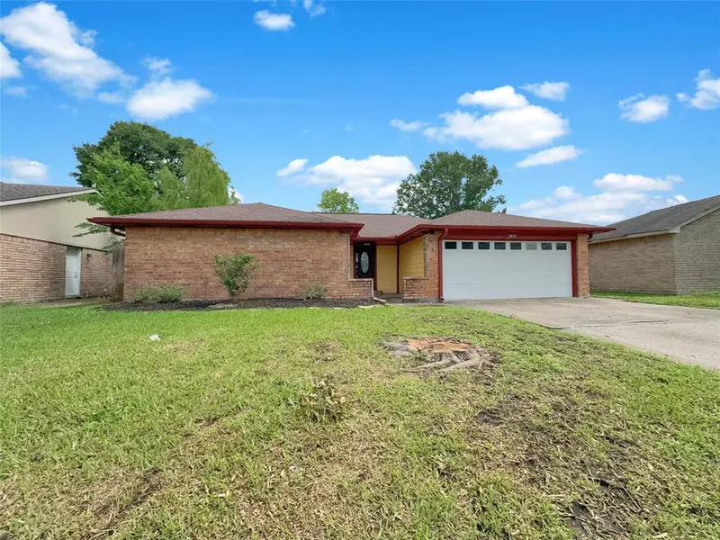 9823 Willmont RD, La Porte, TX 77571