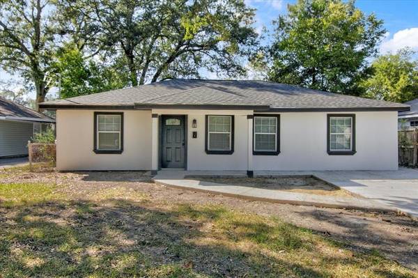 1126 Mcarthur DR, Port Neches, TX 77651