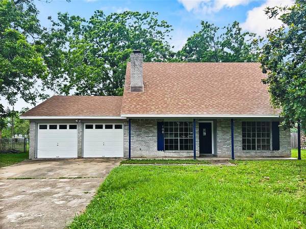 106 Dogwood ST, Lake Jackson, TX 77566