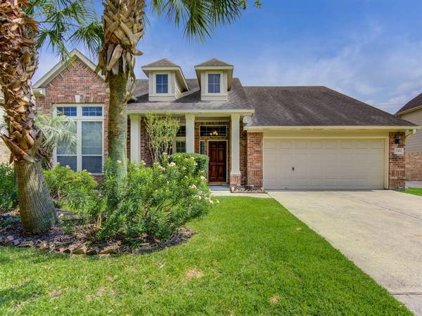 2318 Palm CIR, Seabrook, TX 77586