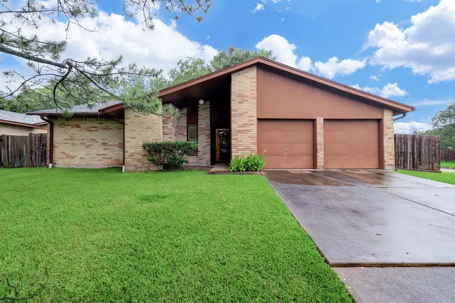 15902 Blueridge RD, Houston, TX 77489