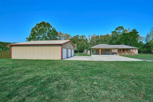 31583 Bohlssen RD, Huffman, TX 77357