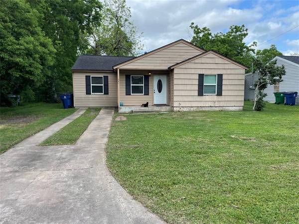 649 Lorrain ST, Angleton, TX 77515