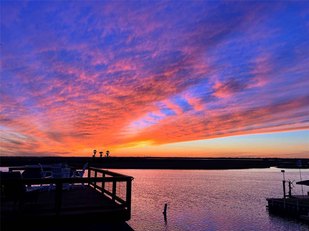 218 BARRACUDA ST, Bayou Vista, TX 77563