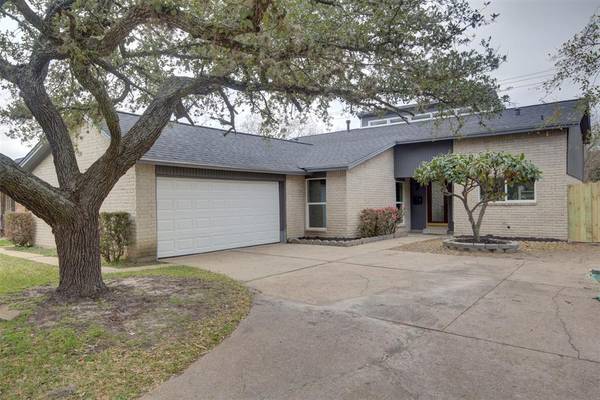 9114 Vickijohn DR, Houston, TX 77031