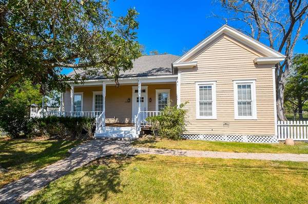 315 Cedar ST,  Wallis,  TX 77485