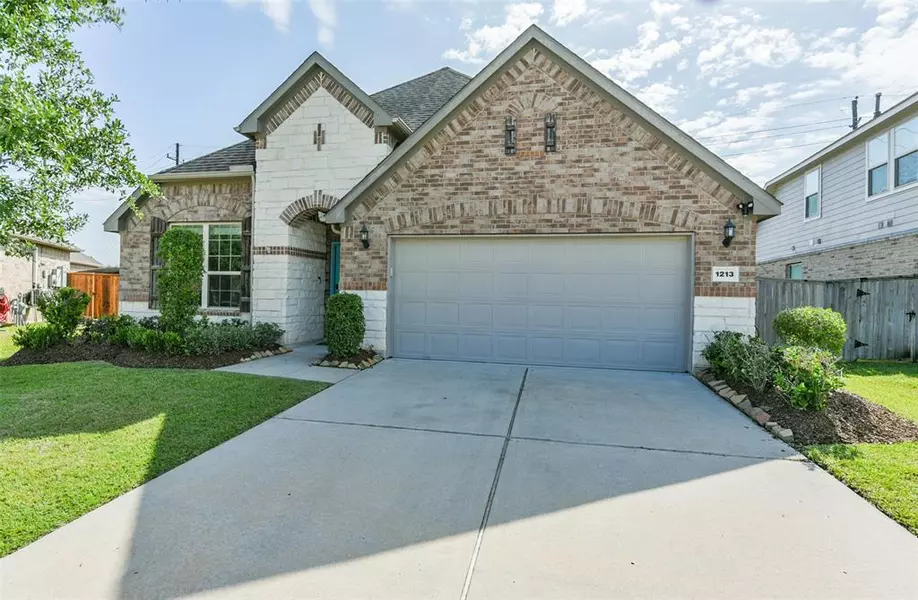 1213 Misty Brook LN, Pearland, TX 77581