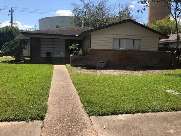 3616 Newton DR, Pasadena, TX 77503