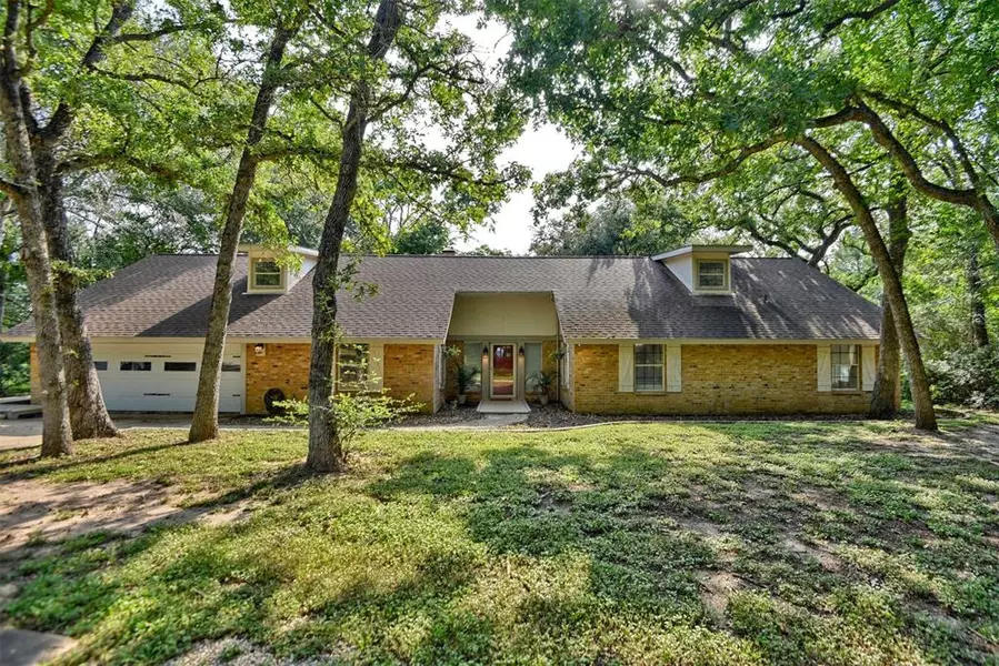 5405 Hillside LN, Brenham, TX 77833