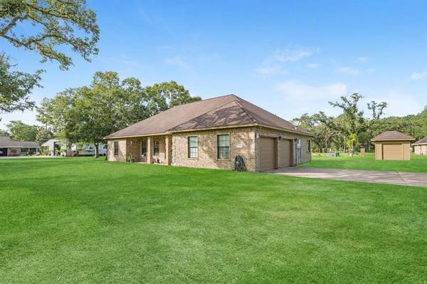 7555 County Road 684, Sweeny, TX 77480