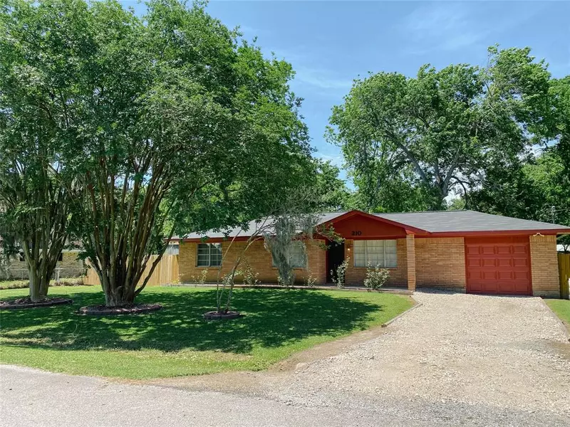 210 Oakwood DR, Jones Creek, TX 77541