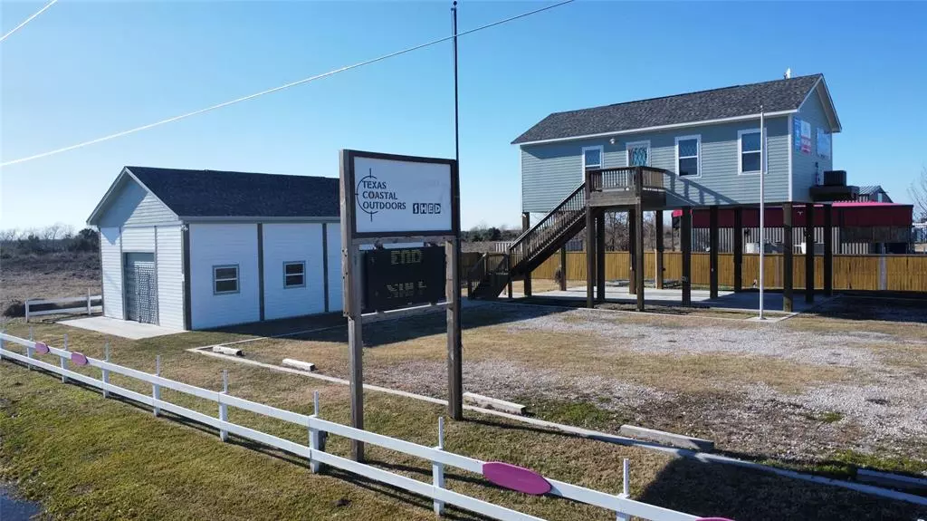 1013 Hwy 87, Crystal Beach, TX 77650