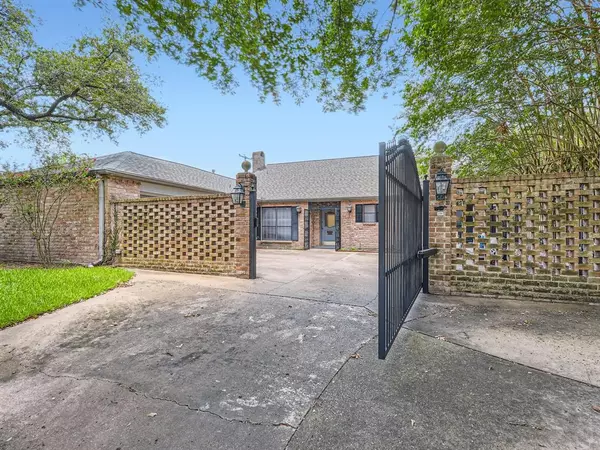 Houston, TX 77042,10010 Locke LN