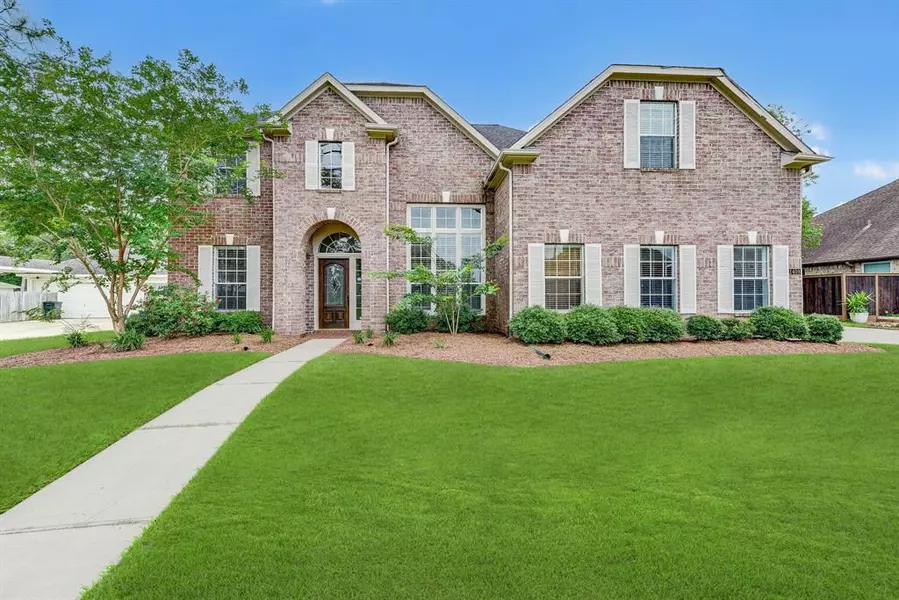 1409 Cambridge DR, Friendswood, TX 77546