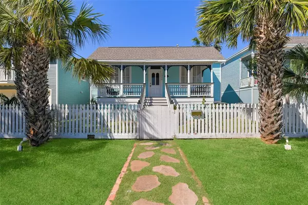 1220 Avenue M 1/2, Galveston, TX 77550