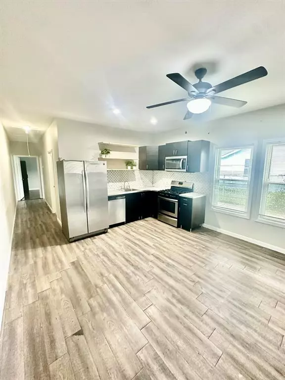 1825 Santa Rosa, Houston, TX 77023