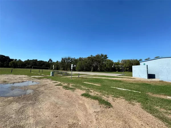 506 2nd ST, Eagle Lake, TX 77474