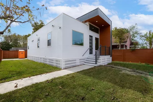 4819 Los Angeles ST, Houston, TX 77026