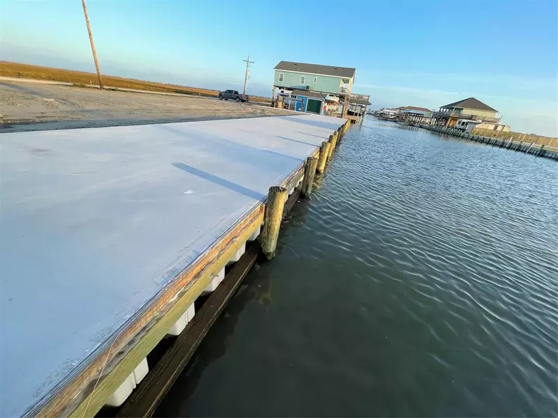 1241 N Stingaree, Crystal Beach, TX 77650