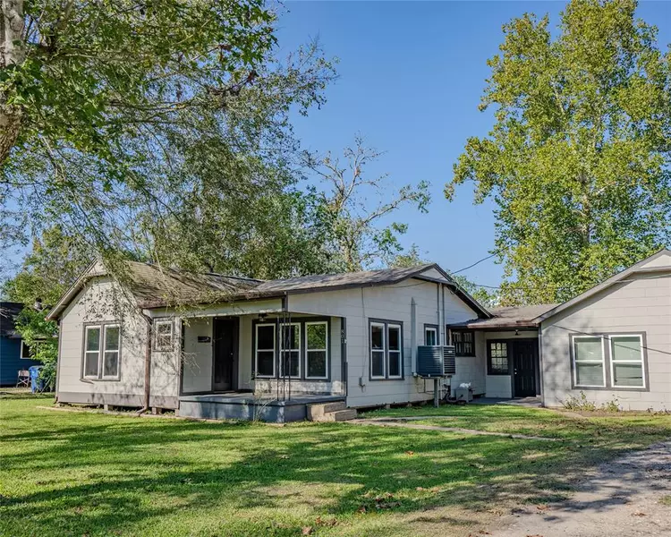 801 Alice ST, Sweeny, TX 77480