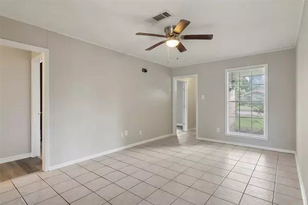 5210 Moonmist DR, Beaumont, TX 77706