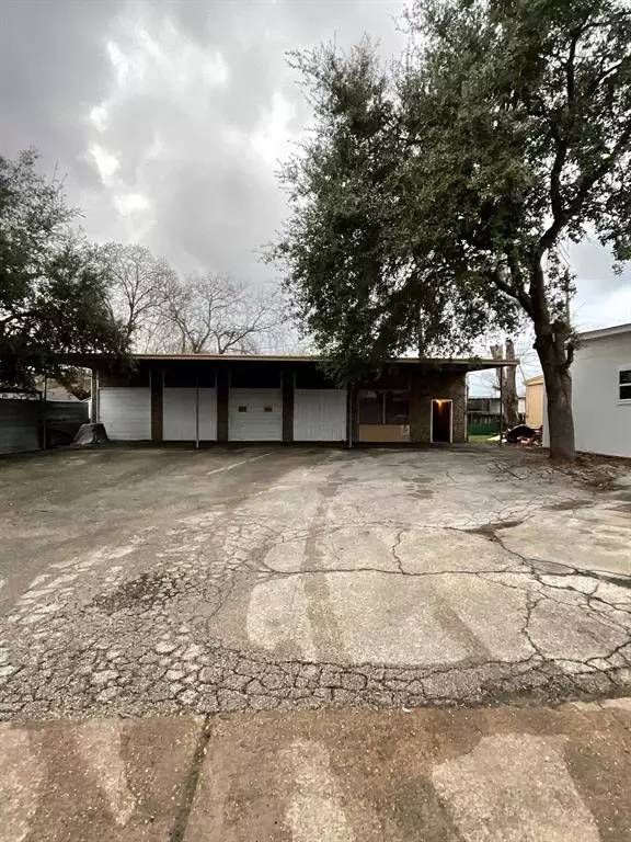 1306 Betty LN,  Pasadena,  TX 77502