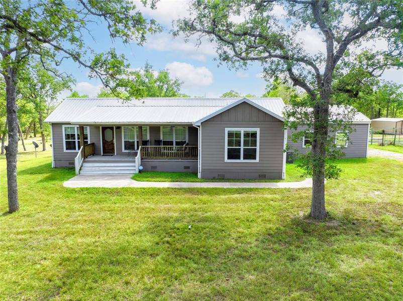 5689 CR 132, Hallettsville, TX 77964