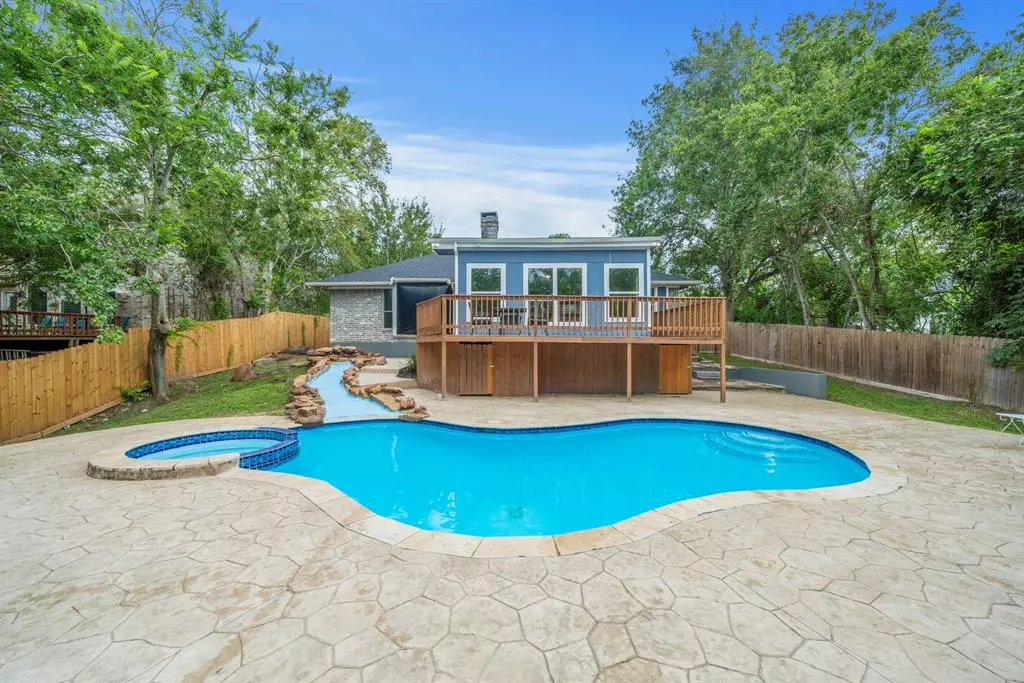 Friendswood, TX 77546,5141 Shady Oaks Ln