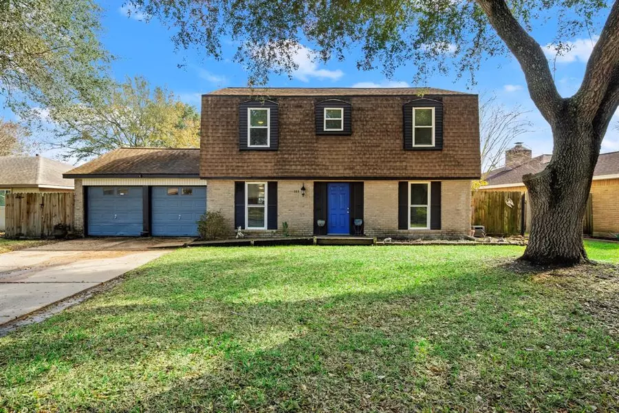 309 Stonehenge LN, Friendswood, TX 77546