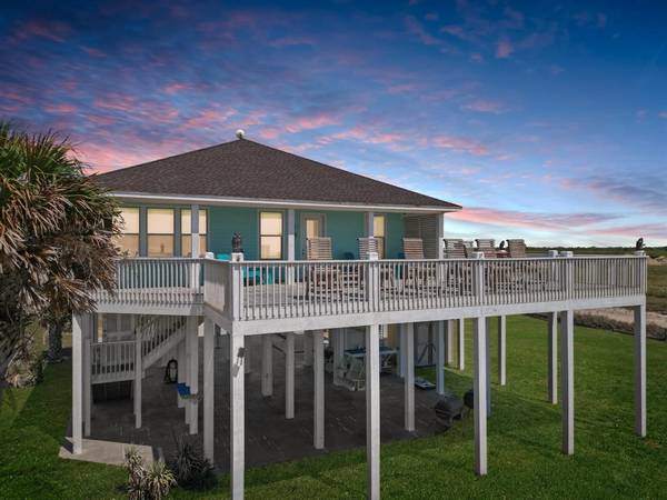 800 West LN, Crystal Beach, TX 77650