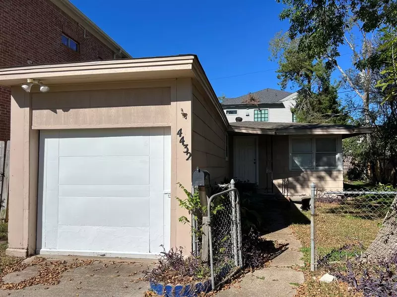 4432 Vivian ST, Bellaire, TX 77401