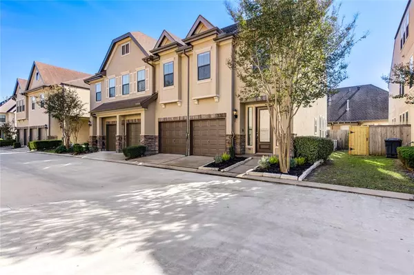 11615 Royal Oaks XING, Houston, TX 77082