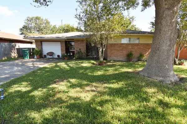 1401 Jessie LN,  Pasadena,  TX 77502