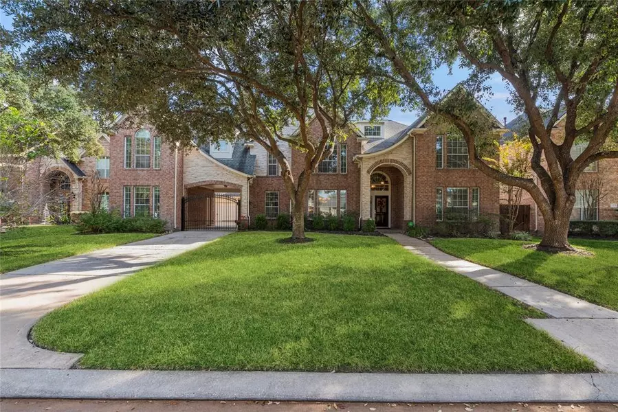 6 Saint Thomas CT, Houston, TX 77070