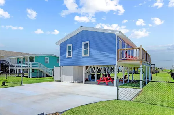 4015 Reeves DR, Galveston, TX 77554