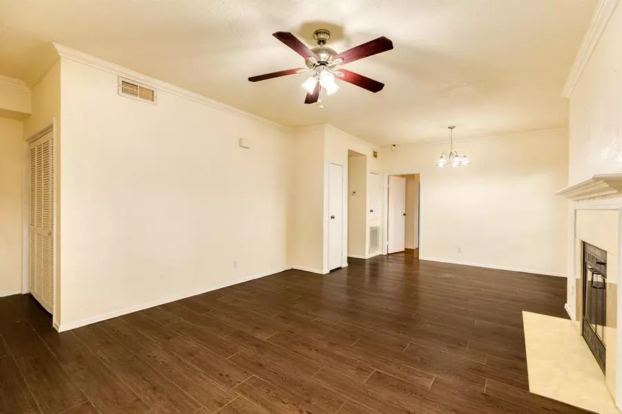 921 Marine DR #221, Galveston, TX 77550