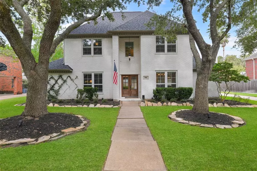 304 Lakeview CIR, Friendswood, TX 77546