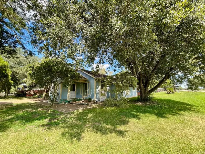 419 S 4th ST, Beasley, TX 77417