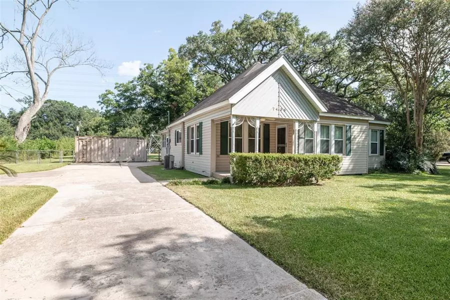 7438 Brace ST, Houston, TX 77061