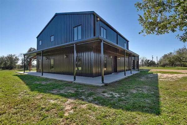 5511 US 77, La Grange, TX 78945