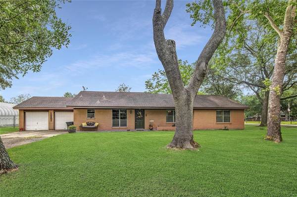 802 Rymal RD, Alvin, TX 77511