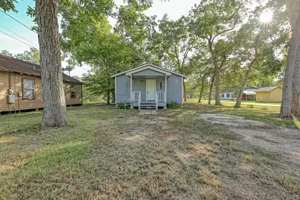 Brazoria, TX 77422,402 W Camp ST