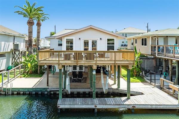 4421 Pelican RD, Jamaica Beach, TX 77554