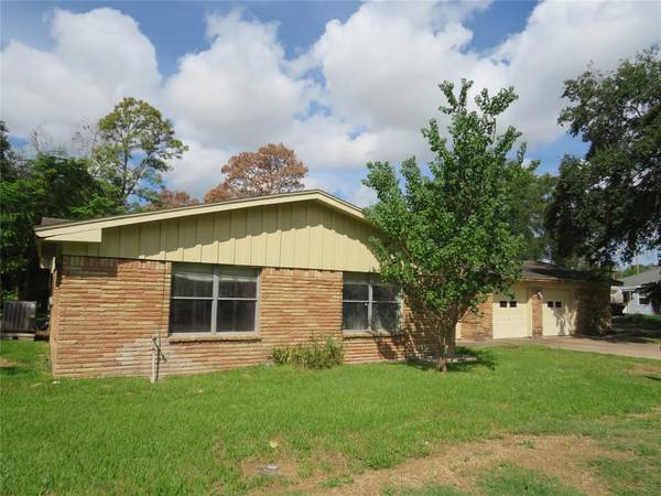 3030 Davis ST, La Porte, TX 77571