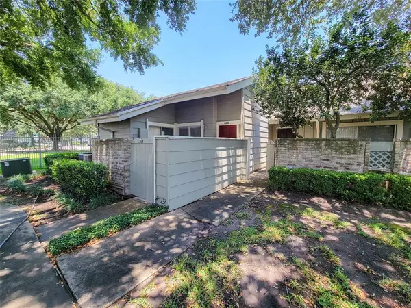 12980 Greenway Chase CT #2980, Houston, TX 77072