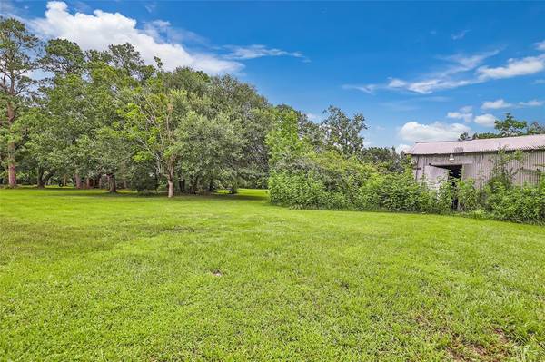 67 County Road 608, Dayton, TX 77535